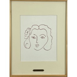 FEMME A LA FLEUR DANS SES CHEVEUX