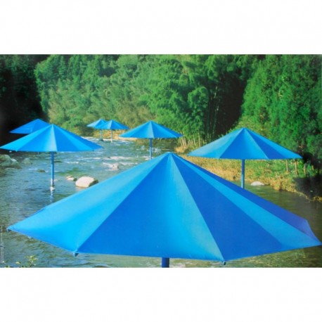 CHRISTO parasoleil bleu rivière